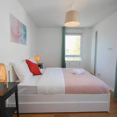 Appartement En Residence Avec Balcon Et Parking * Lille