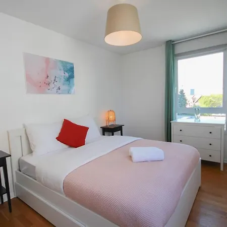 En Avec Balcon Et Parking Apartmán *